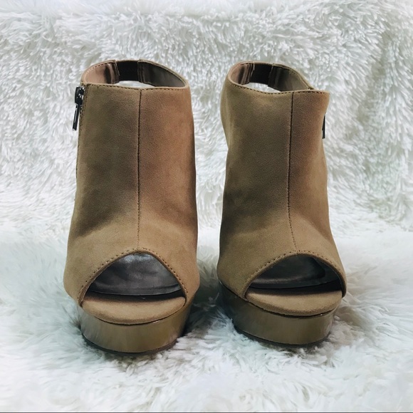 Peep toe camel booties - Picture 4 of 5